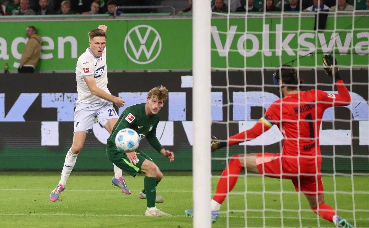 霍芬海姆攻守兼备,稳住比赛局势的简单介绍 霍芬海姆攻守兼备,稳住比赛局势的简单介绍